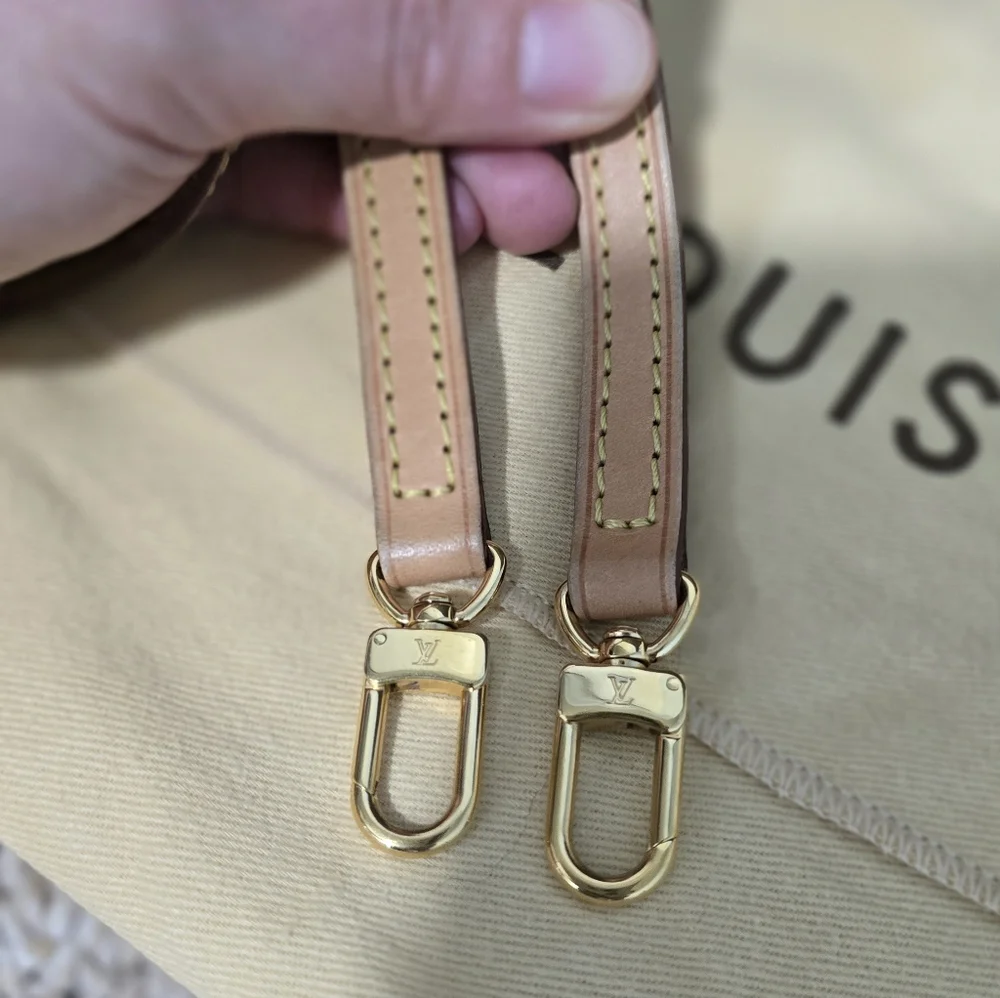 Authentic Louis Vuitton Eva Monogram Clutch - Picture 5 of 10